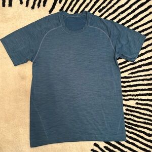 Men’s LuluLemon Tee. Blue. Size Small